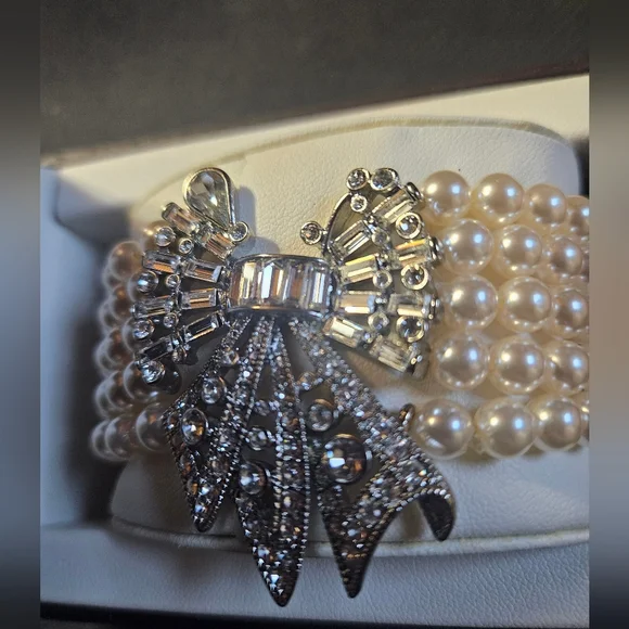 Anne Klein Faux Pearl And Cubic Zerconia Bow Stretch Braclet - Picture 3 of 3